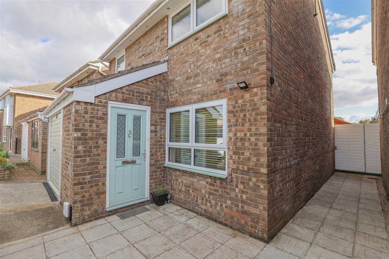 16 Harding Close, Boverton, Llantwit Major, Vale of Glamorgan, CF61 1GX